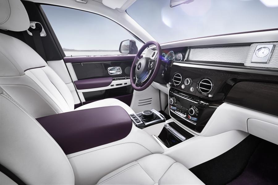 Интерьер Rolls-Royce Phantom EWB 2017 года  (WW) (фото 11 из 27)